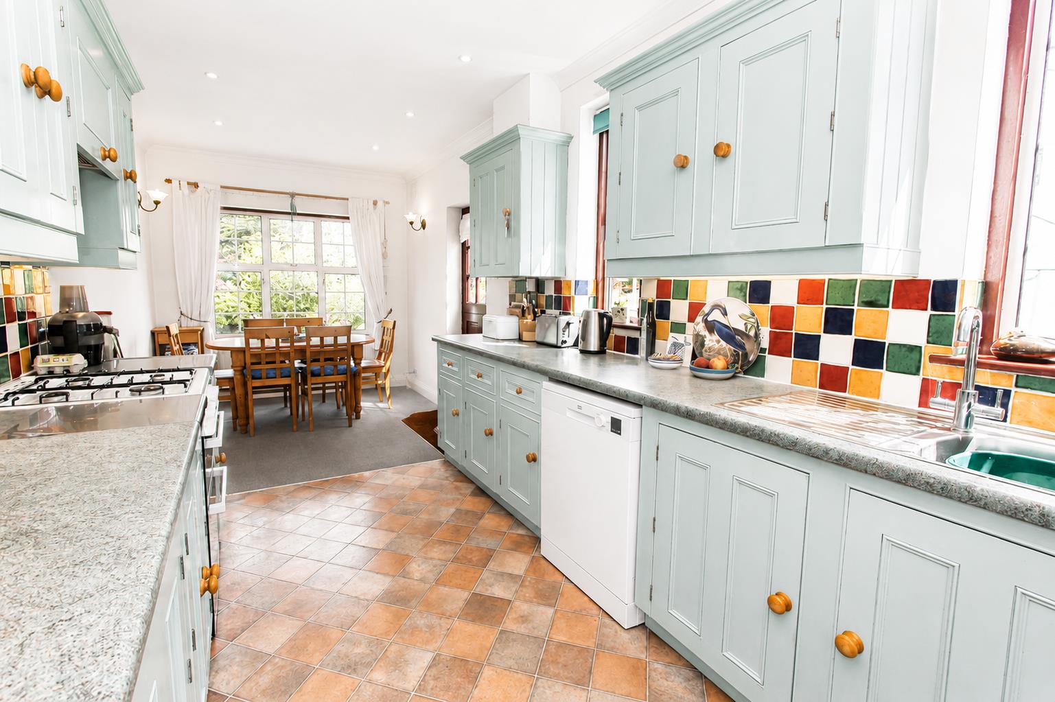 3 bed property in The Close, Carshalton Beeches